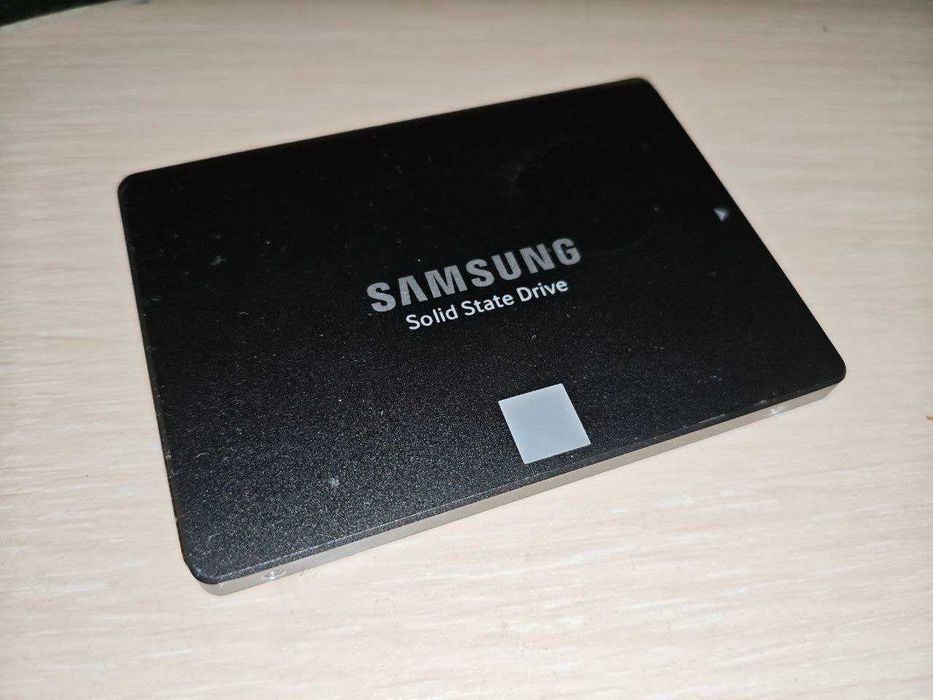 Продам SSD Samsung 250 gb 860 EVO