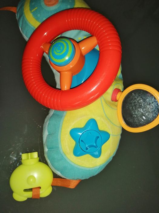 Brinquedos interativos e almofadados 	Chicco*