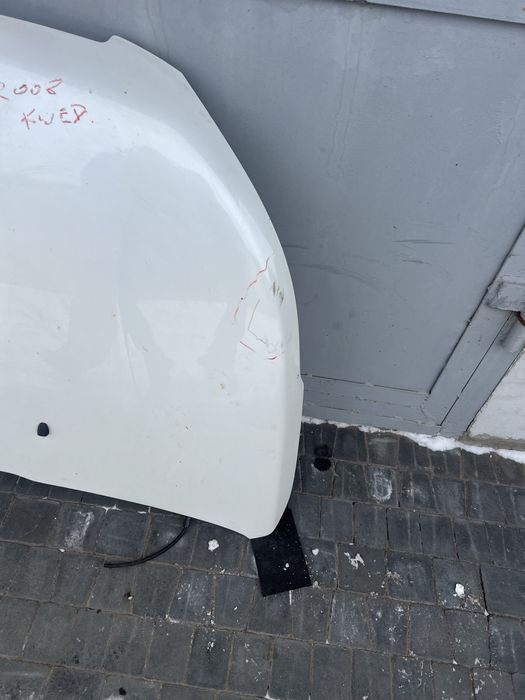 Peugeot 2008 капот.