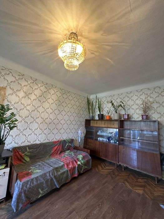 Продам 2-х кімнатну квартиру .Завжди опалення і гаряча вода..