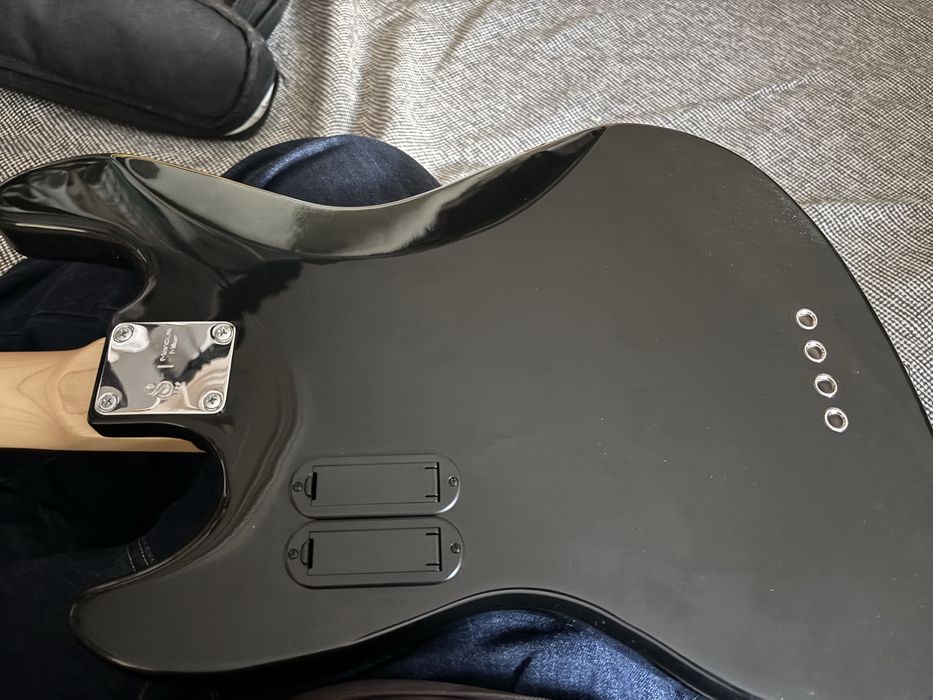 Baixo Marcus Sire V3