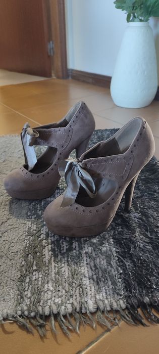 Vendo sapatos de salto alto