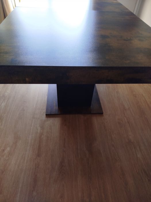 Mesa de Jantar Tânia Extensível – Madeira Escura e Preto