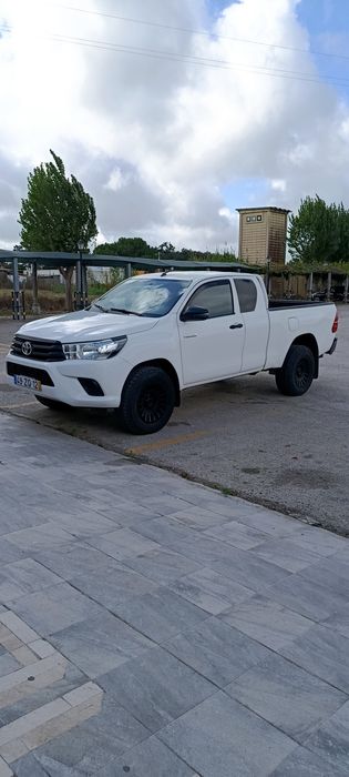 Toyota Hilux 2.4d  4wd 150 CV extracab