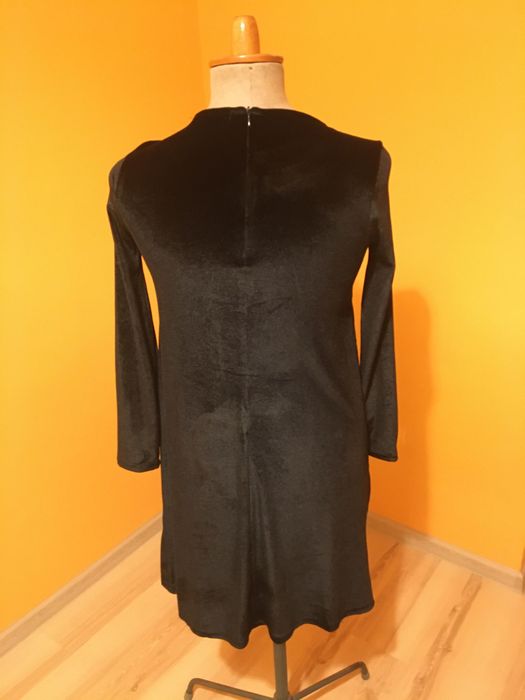 Sukienka czarna, elegancka, aksamitna Mohito rozmiar S/M