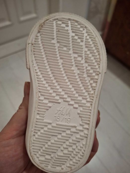 Кросівки для дівчинки HM