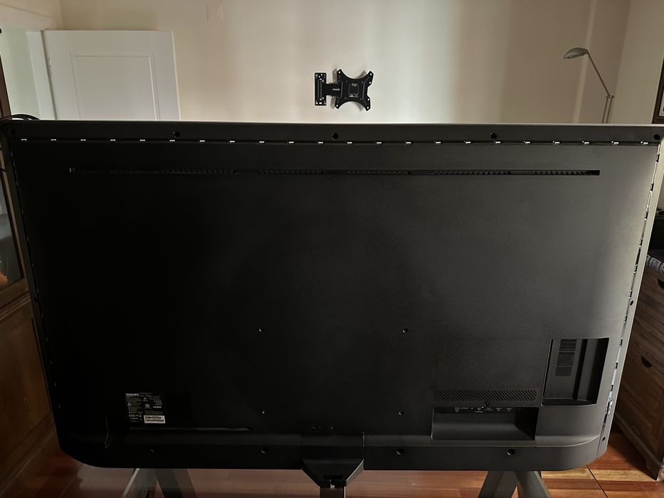 Smart TV Android Philips UHD 4K 146cm Escrã Estragado