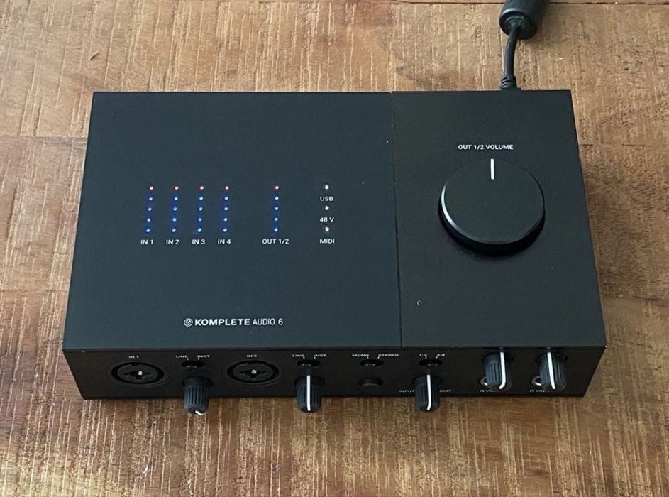 Native Instruments Komplete Audio 6 MK2 - професійний аудіоінтерфейс