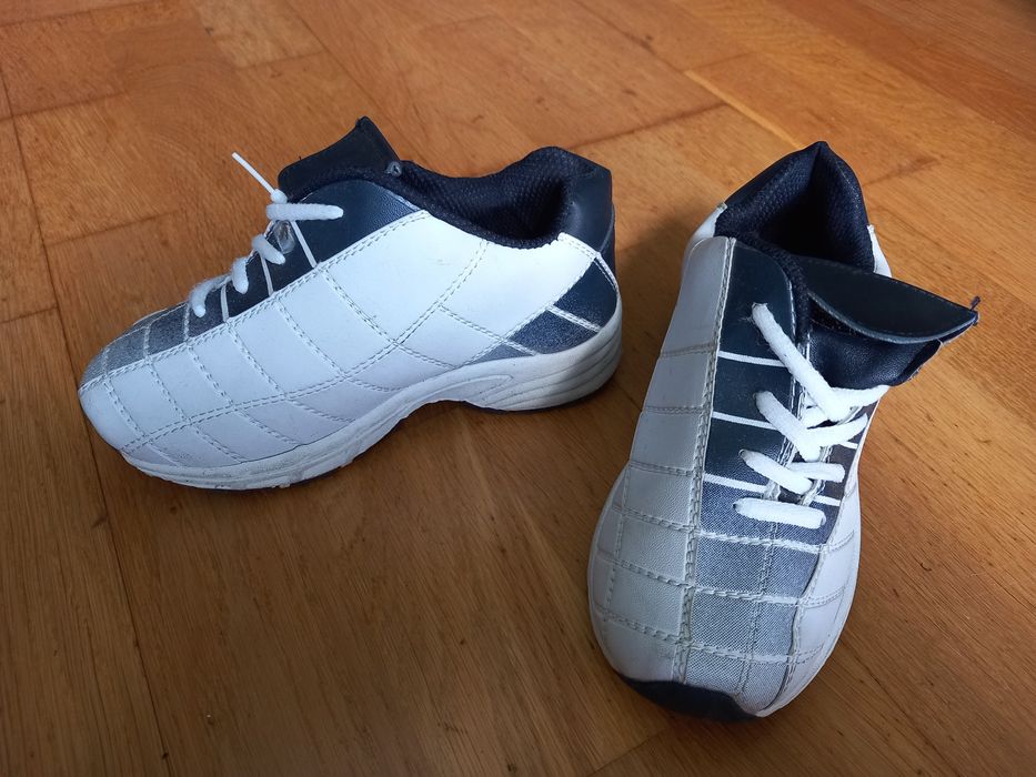 Buty sportowe r. 31 dł. wkł.20 cm