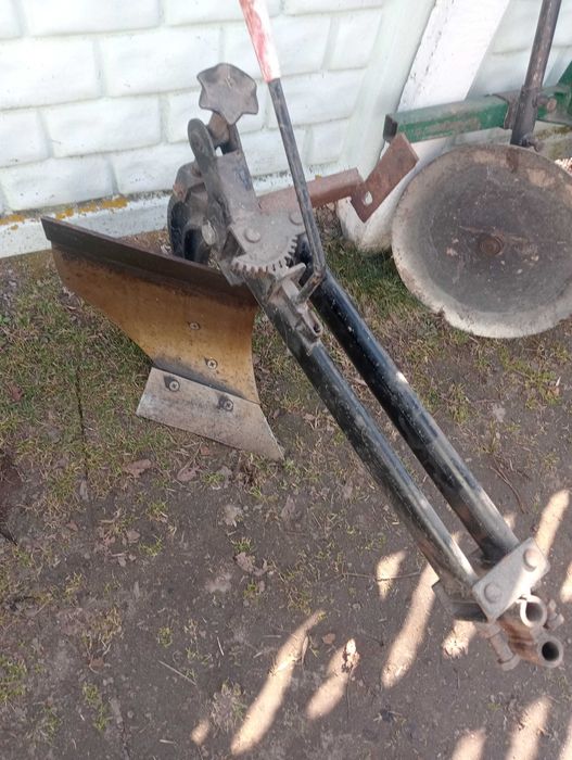 Продам плуг для мотоблока.