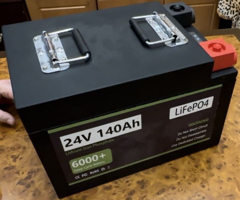 Надійний комплект живлення: Інвертор 2.4кВт + LiFePO4 140Ah (6000+)