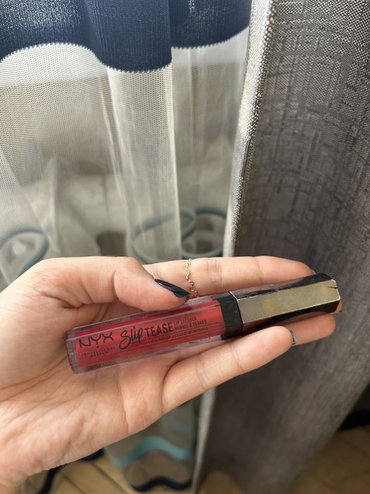 Лакова помада для губ NYX Cosmetics Slip Tease Full Lip Lacquer