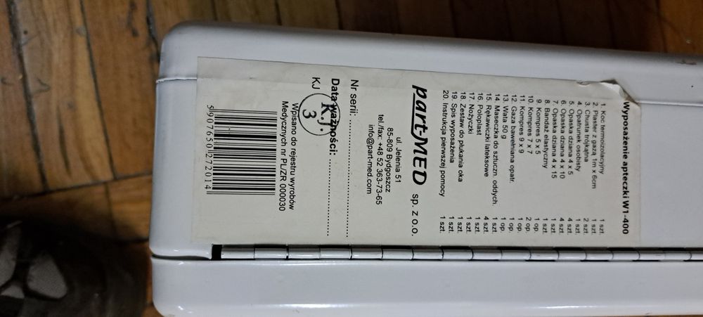 Apteczka metalowa ścienna