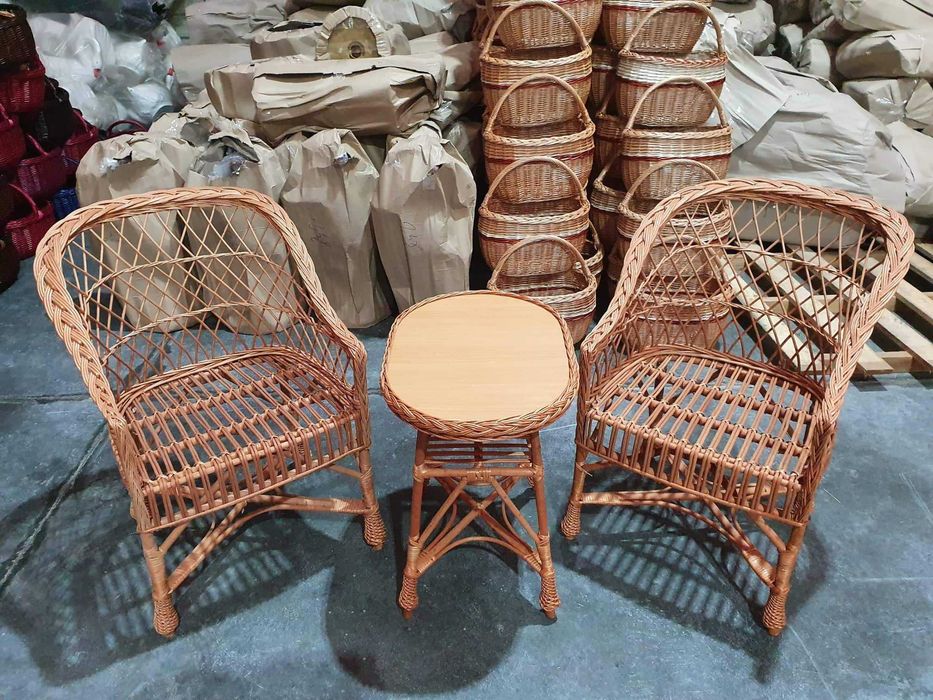 Fotel wiklinowy bujany duży i masywny