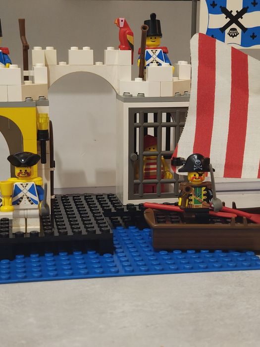 LEGO Pirates 6267 Lagoon Lock-up