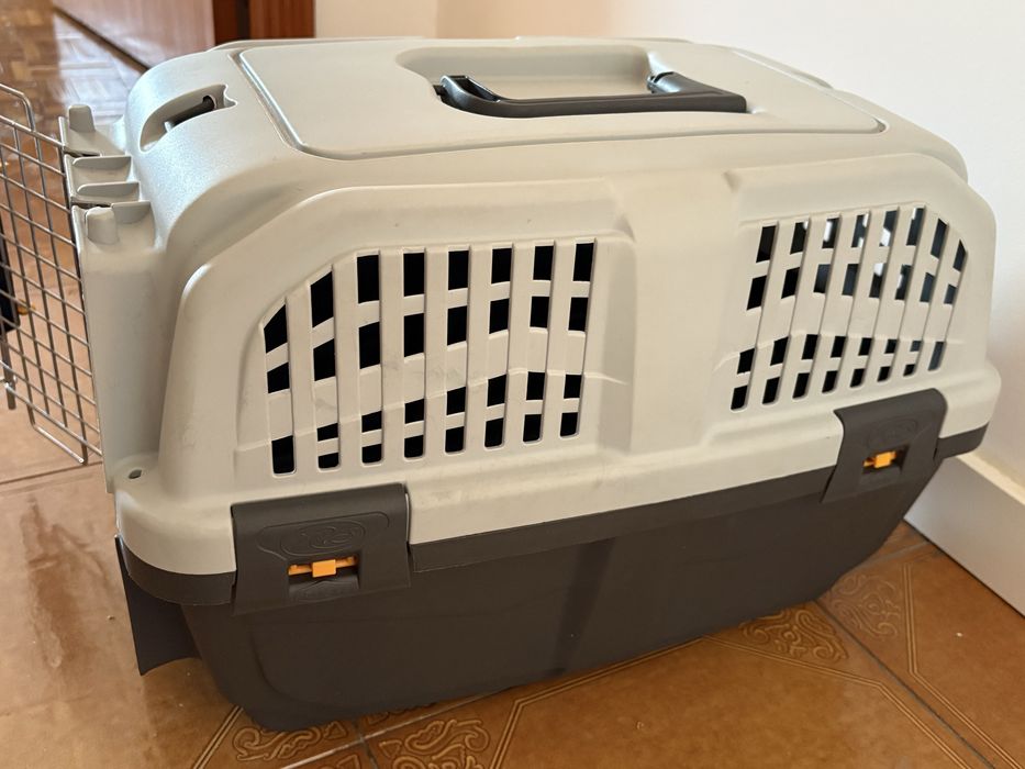 Caixa transportadora para gatos ou cães de porte pequeno como nova