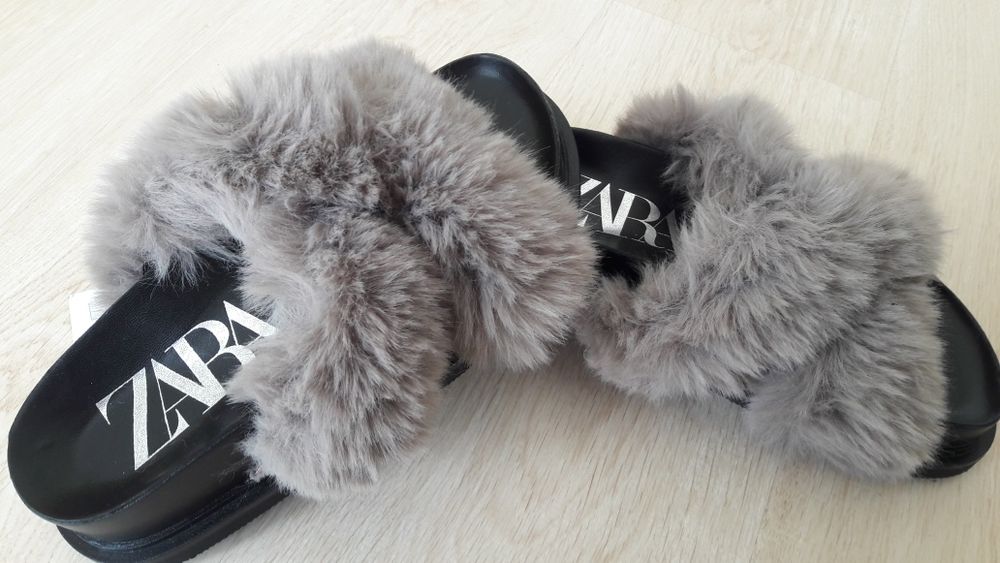 Chinelos/Sandálias Zara pêlo cinzento