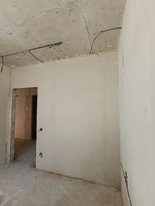 Гіпсова/цементно вапняна штукатурка ручного та машинного нанесення