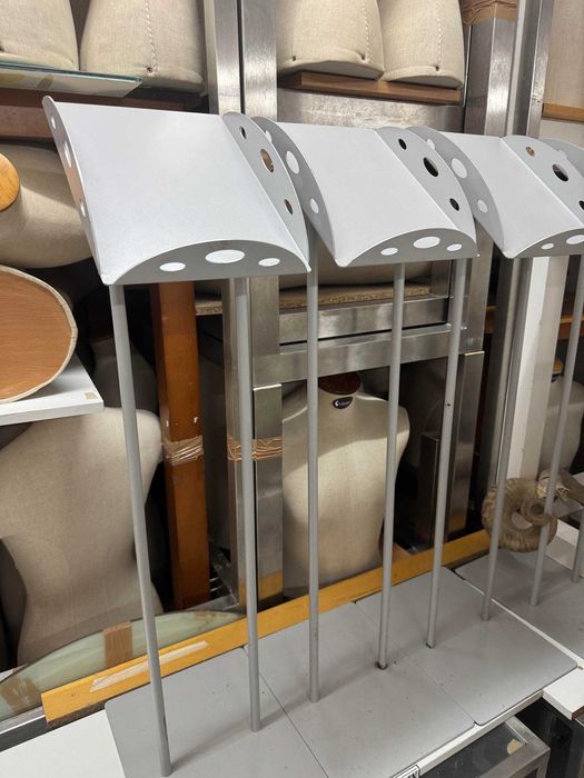 Expositores Catálogos em Metal