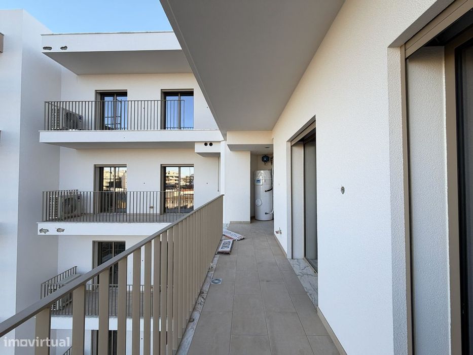 Oportunidade Kw T4 Duplex Com Varanda E Terraços 70 M2