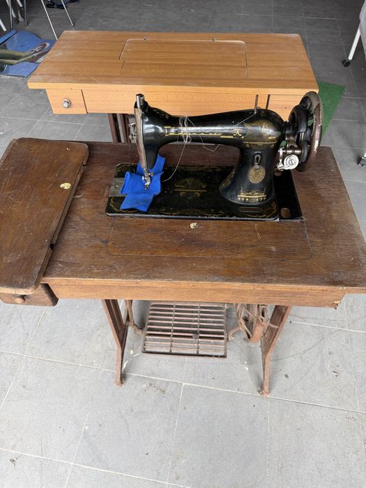 Maquina costura antiga