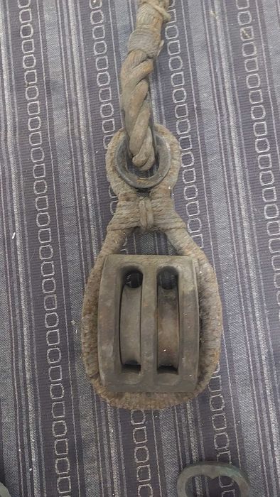 roldana antiga de madeira