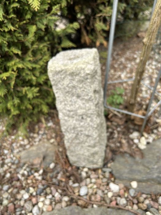 Ładny kamien z otworem - fontanna