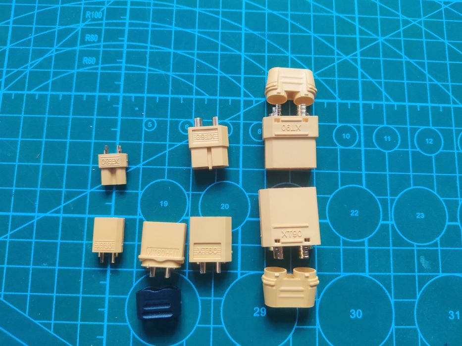 Роз'єми Amass XT60 із захисними ковпачками