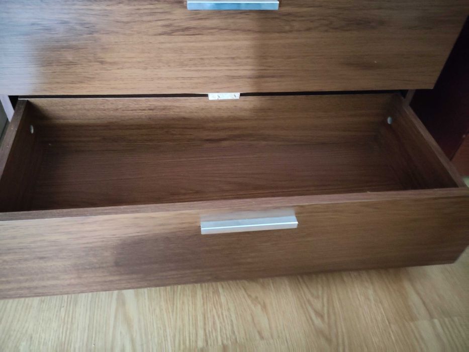 Roupeiro em Madeira Escura c/2 portas e 2 gavetas