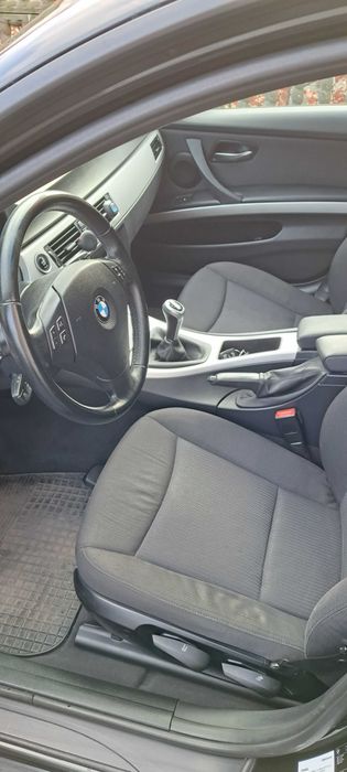 BMW E90 320i 2010r