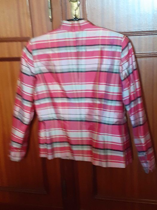 Casaco forrado e blusa em seda