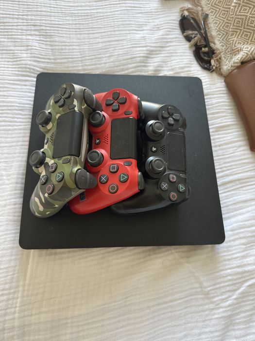 Playstation 4 quase nova