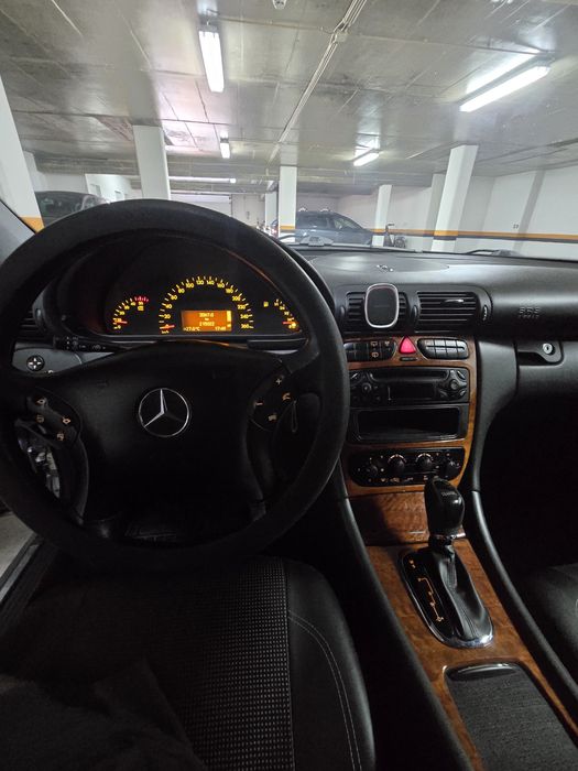 Mercedes-Benz C220, 2002, 215000km.