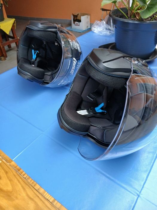 2 Capacetes novos