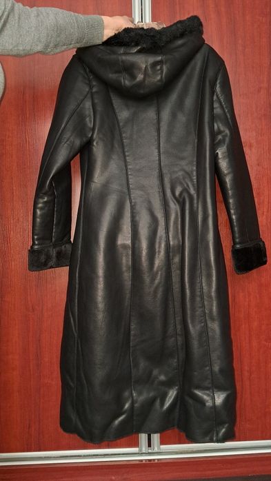 Нова зимова дублянка (замінник шкіри) з капюшоном
​Опис:
​Продам абсол