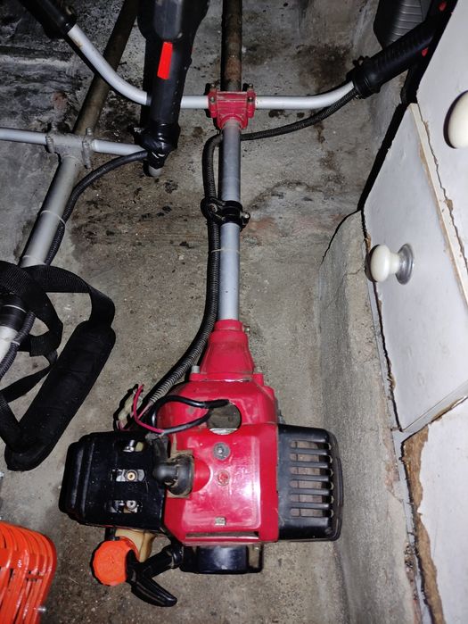 Máquina de cortar erva