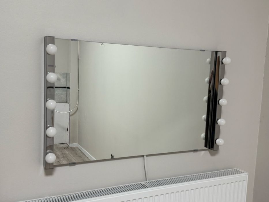 Lustro do makijażu toaletka