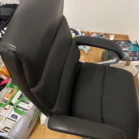 Beliani – Cadeira executiva King em pele sintética preta