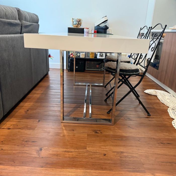 Mesa de laca branca