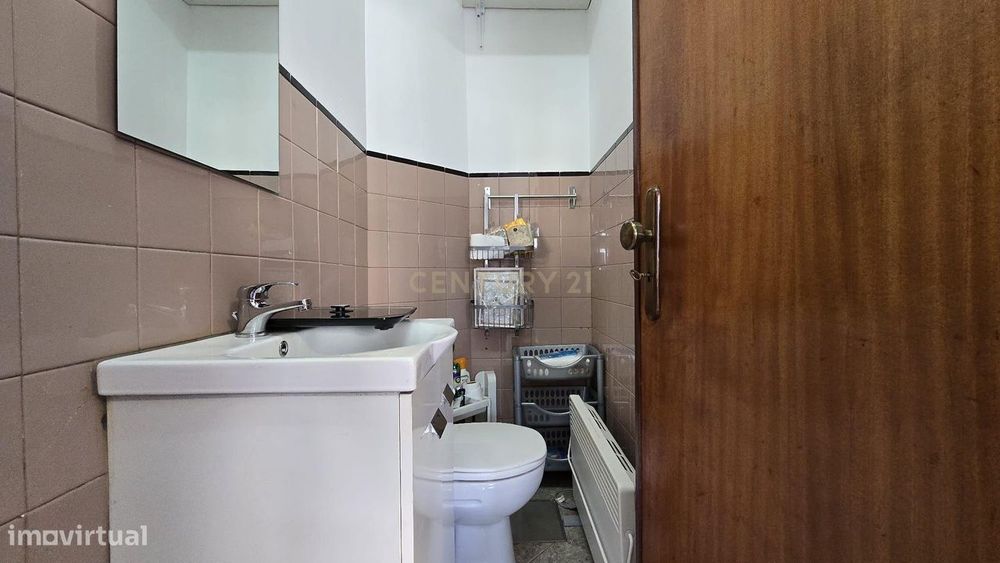 Apartamento T1 com Terraço e Garagem em Gondomar