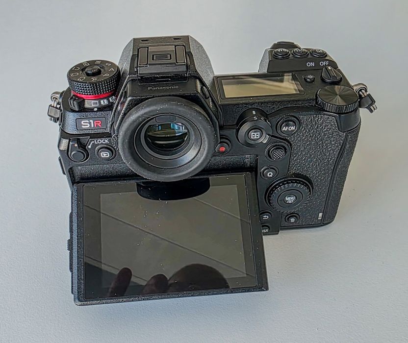 Panasonic Lumix S1R + 3 Baterias — Excelente Estado