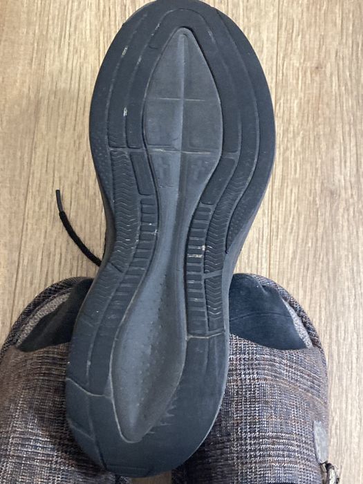 Чоловічі кросівки 41 розмір