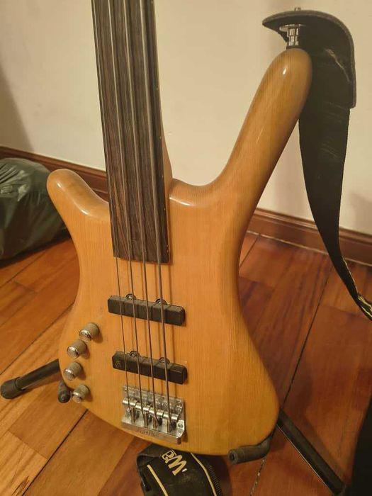 Baixo ativo Warwick Rockbass Corvette fretless para canhotos