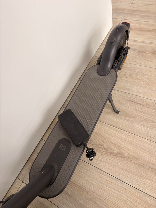 Hulajnoga elektryczna Xiaomi Mi Electric Scooter Essential 1