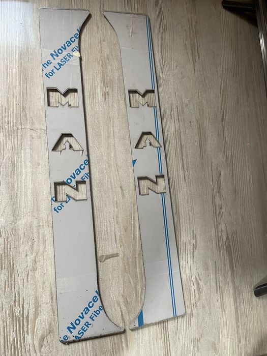 Накладки стійок дверей MAN TGX