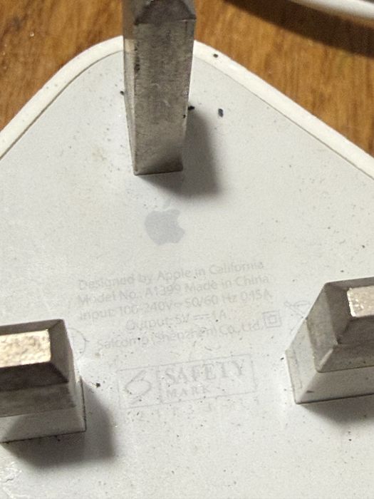 Блок живлення apple  Model No: A1399 A1400