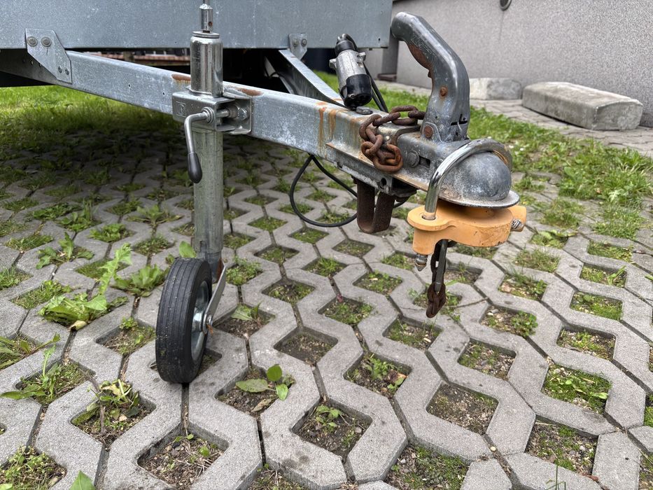 Przyczepka lekka thule baner reklamowy reklama na kółkach