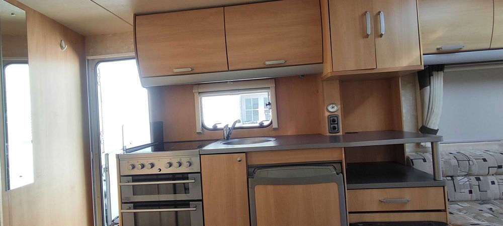 Caravana - Cozinha equipada e 4 camas