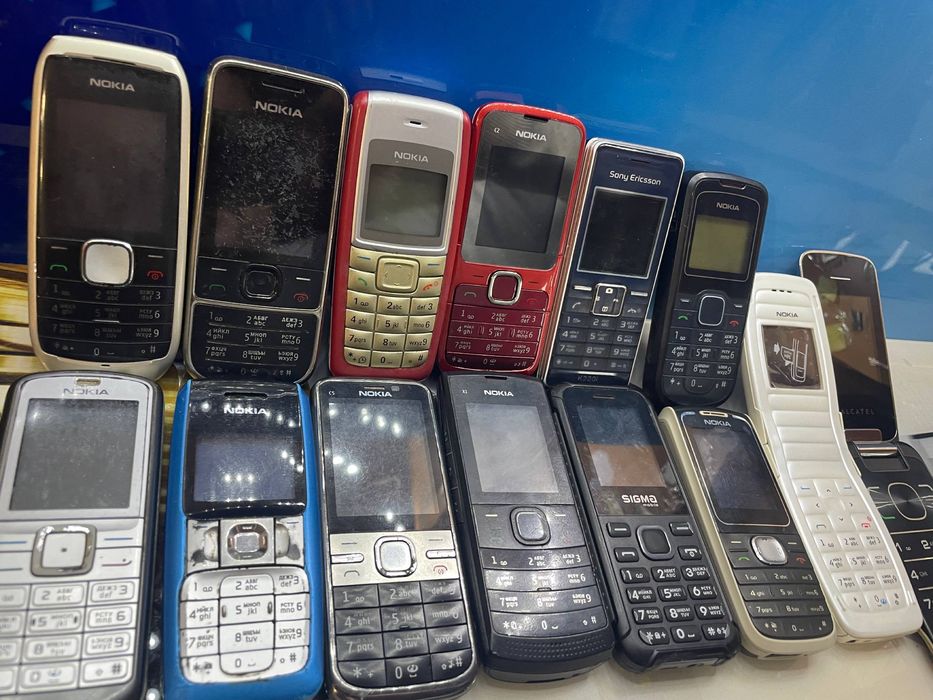 Продам телефони, повністю робочі! Для дзвінків і смс!