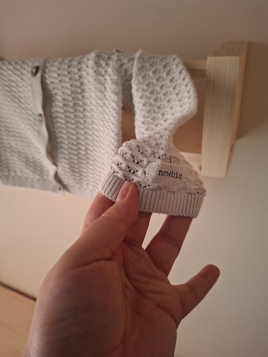 Sweterek newbie 74 biały